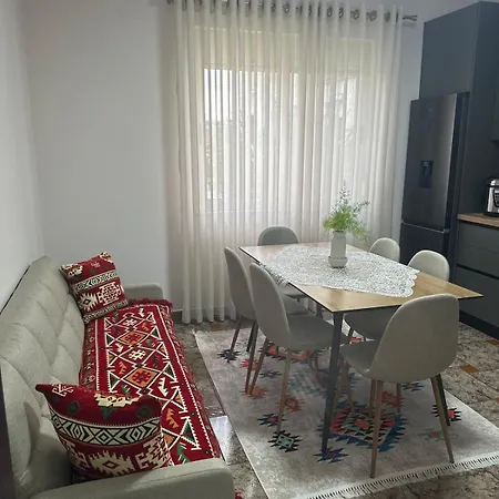 Cozy In Tirana, Albania Appartement *