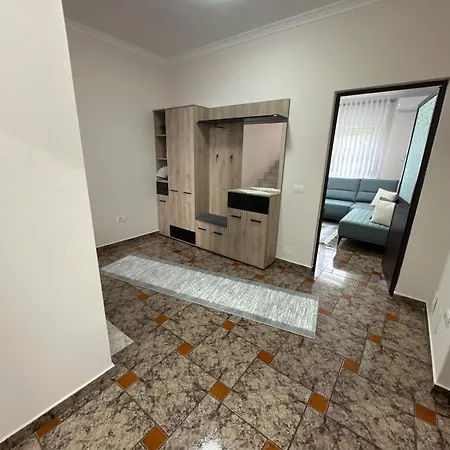 شقة Cozy In Tirana, Albania تيرانا