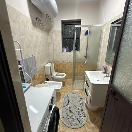 Cozy In Tirana, Albania شقة *